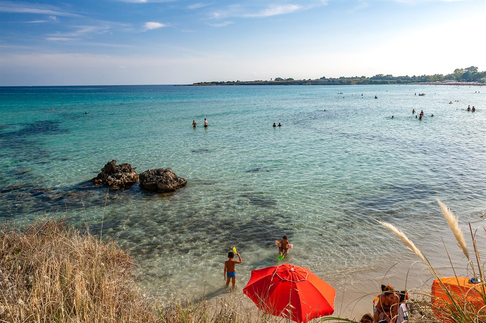 img:https://www.thethinkingtraveller.com/media/Resized/SICILY local areas/Beaches south-east/Fontane Bianche/1000/TTT_Sicily_Fontane_Bianche_SEP18_3.jpg